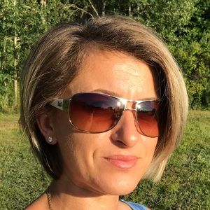 Meet your Posher, Lavinia